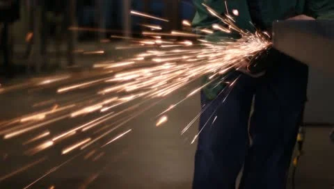 Right angle grinder on metal bar Vidéo 10724448