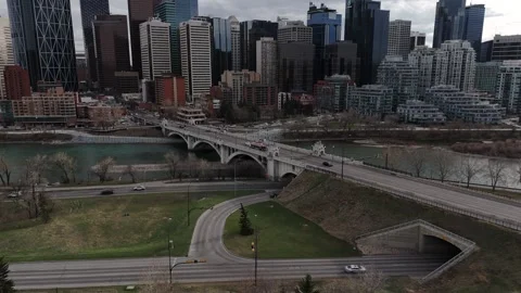 Right Flyby of Centre Street Bridge and Bow River in Downtown Calgary Видео 336354627