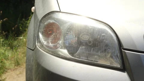 The right front turn signal flashes in the car. Video stock 134120747