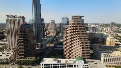Right to Left Downtown Austin 動画素材 136644954