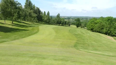 Right to left movement looking down a golf fairway Stock-Footage 288011814