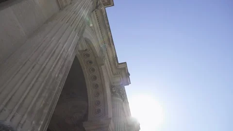 Right to left pan real time medium shot of Louvre in Paris. Stock Footage 113762314
