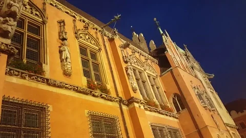 Right to left pan on Wroclaw town hall building statues Stock Footage 69852644