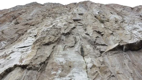 A right to left panning of a very high rock wall  Vídeos de archivo 75846469