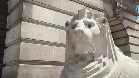 Right Lion Statue at Nottingham Council House Old Market Square England Vídeo Stock 336846579