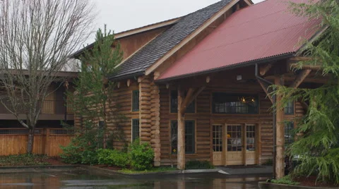 Right pan over the portico of a rustic lodge in Grants Pass, Oregon Stock Footage 59311027