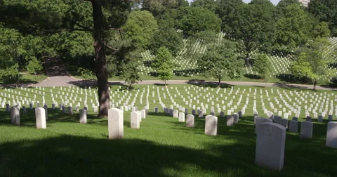Right pan of rows of tombstones on a hillside in Arlington National Cemetery. Stock Footage 59268184
