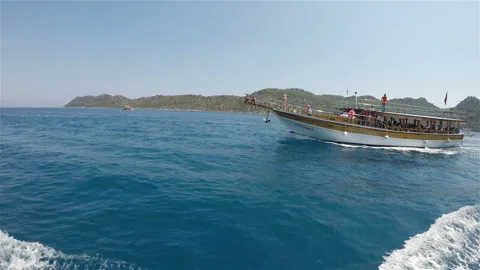 On the right side of the boat the tourist boat is picking up speed and going to Stock Footage 127803653