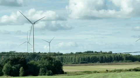Right side view driving plate of wind turbines on field under dramatic clouds Vídeos de archivo 345844246