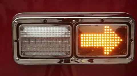 Right turn signal on a fire engine. Vídeos de archivo 10580136