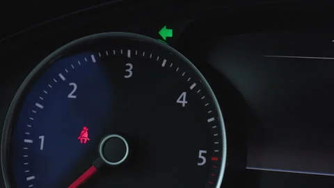Right turn signal indicator blinking on car dashboard with relay click sound Stock-Footage 325907921