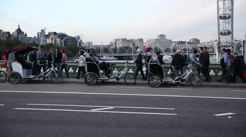 Rikshaw on westminster bridge Stock Footage 68343057