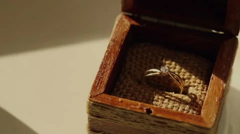 Ring in a Box Video stock 24949122