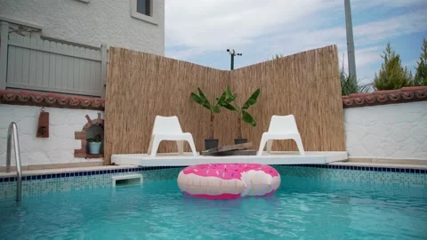 Ring floating in a refreshing blue swimming pool 스톡 동영상 133562218