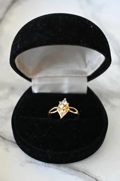 Ring in jewelry box Stockfoto's