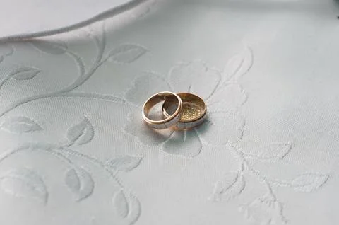 Ring wedding as a symbol on the white table Foto stock