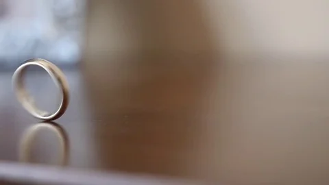 Ring wedding on the table in slowmotion Video stock 70275720