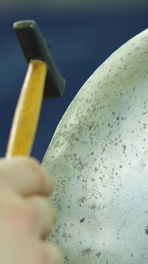 Ringing the gong boxing 動画素材 333777671