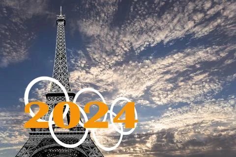 Rings and Eiffel Tower against the sky with clouds. Paris, France Foto stock
