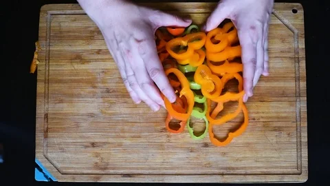 Rings of bell pepper of different colors on a wooden Board background Stock-Footage 95784072