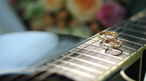 Rings on the strings of the guitar 動画素材 60438670