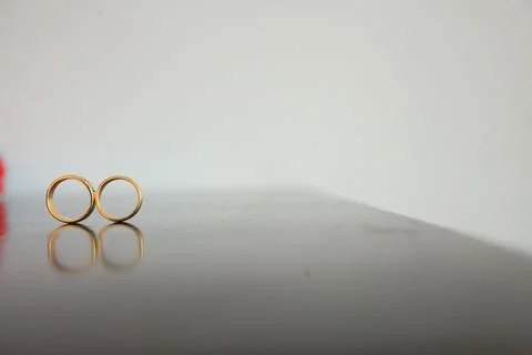 Rings on Table Stock-Fotos