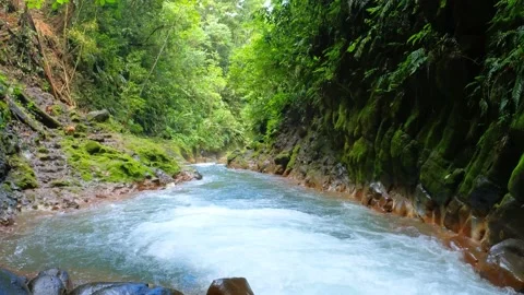 Rio azul, Rincon de la Vieja Volcano 動画素材 196829986