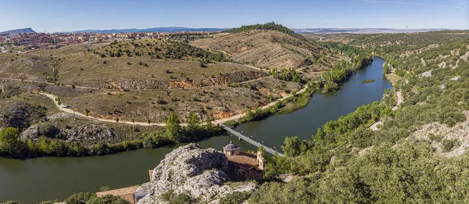 Rio Duero y ermita de San Saturio, Soria, Comunidad Autnoma de Castilla, Spai Stock Photos