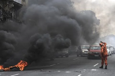 Rio favela protests break out after 5-year-old injured in police raid, Rio De Ja Stock Photos