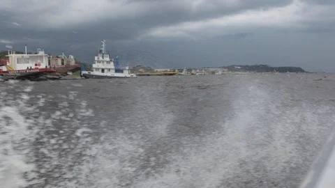Rio Negro, Manaus, Amazonas - River Negro, Amazon Brazil - tempest getting close Stockbeeldmateriaal 101959252