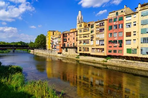 Rio Onyar as it passes through Girona with its colorful houses on both banks of Stock Photos