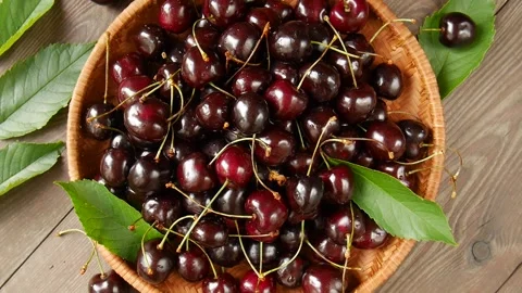 Ripe cherries in the basket. Video stock 302473011