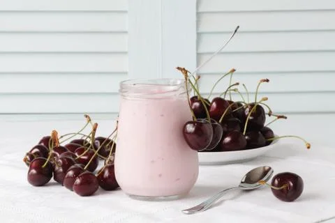 Ripe cherries on breakfast table Foto stock