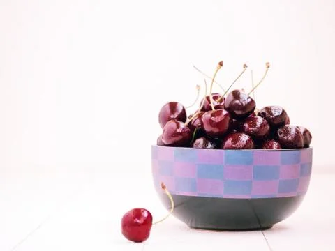 Ripe cherry in dish on white table with copy space 스톡 사진