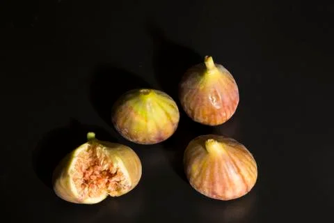 Ripe figs Фото