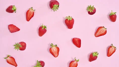 Ripe fresh organic strawberries pattern on pastel pink background. Stop motion 動画素材 192461640