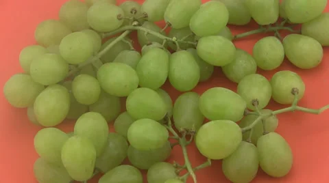 Ripe green grapes rotating a red  background. Stock-Footage 39393318