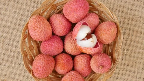 Ripe lychees in a basket. Video stock 246781934