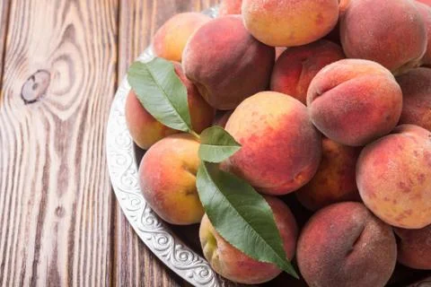 Ripe peaches fruit on rustic background Foto stock