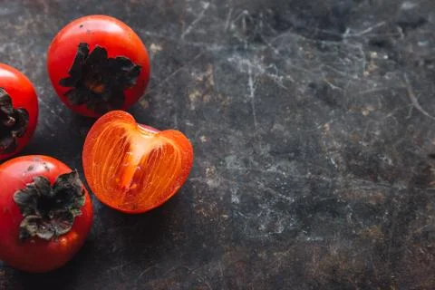 Ripe persimmon on rustic background Foto stock