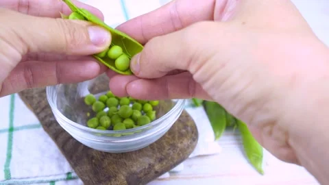 Ripe raw green pea open and closed Stock Footage 134469737