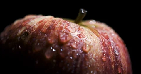 Ripe Red Apple with Dew Drops 库存影片 121442438