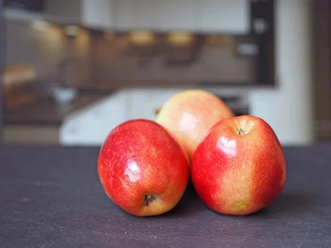 Ripe red apples on the table close-up. Stock-Fotos