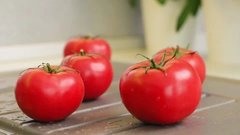 Ripe red tomatoes with splashes from water lie on the sink in kitchen at home 動画素材 201143639
