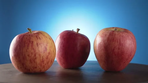 Ripe red - yellow apples close-up. Studio video 库存影片 133458425