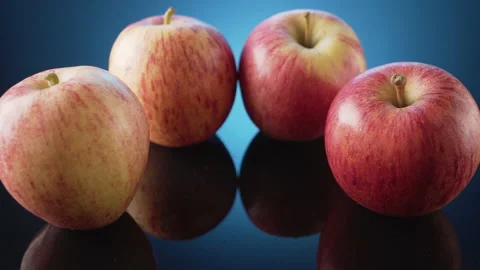 Ripe red - yellow apples close-up. Studio video 库存影片 133458717