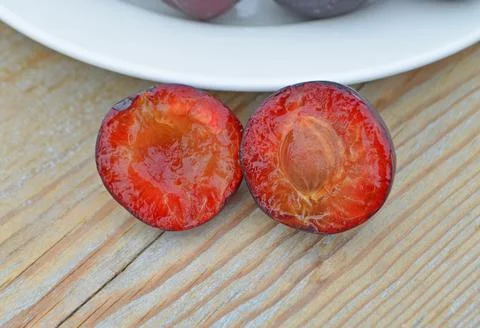 Ripe sliced plums 스톡 사진