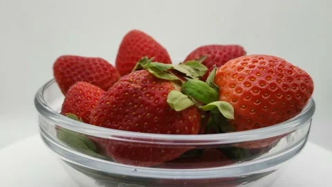 Ripe strawberries 스톡 동영상 166582278