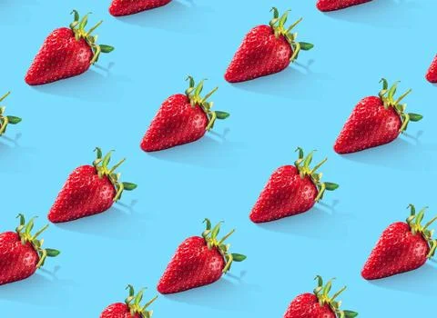Ripe strawberries pattern. Food pattern. Blue background. Fotos Stock