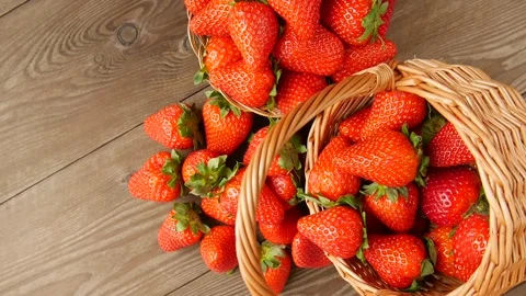 Ripe strawberry in the basket. Video stock 247484041